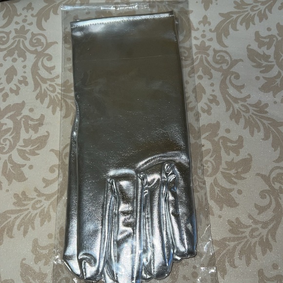 New silver Gloves - Picture 2 of 9
